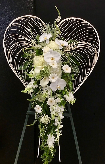 Modern Heart Shaped Standing Spray