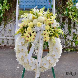 Stylized Yellow & White Sympathy Wreath