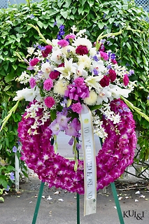 Stunning Stylized Sympathy Wreath
