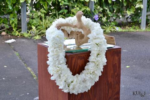 White Double Carnation Lei