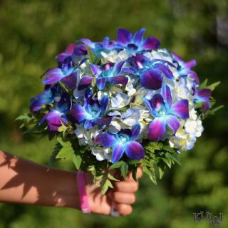 Galaxy Clutch Bouquet