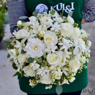 White Clutch Bouquet